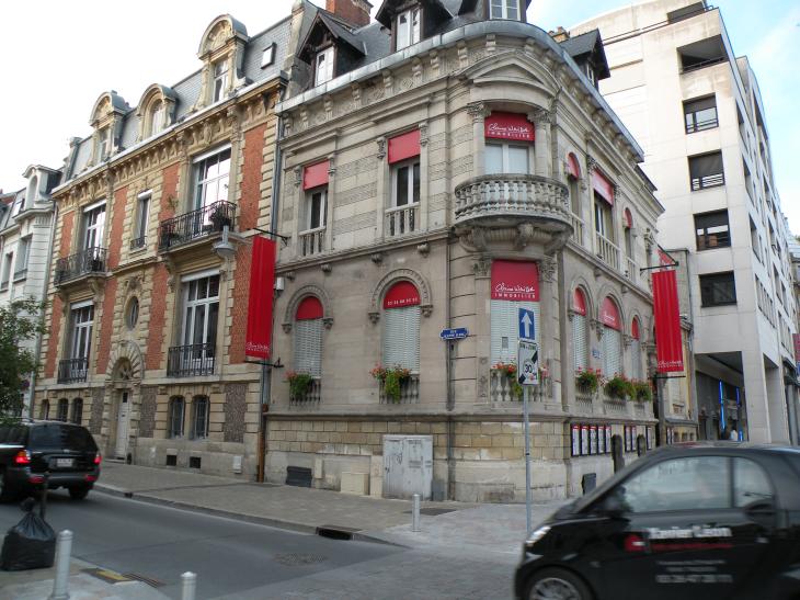  beaux immeubles, rue Jeanne d'Arc